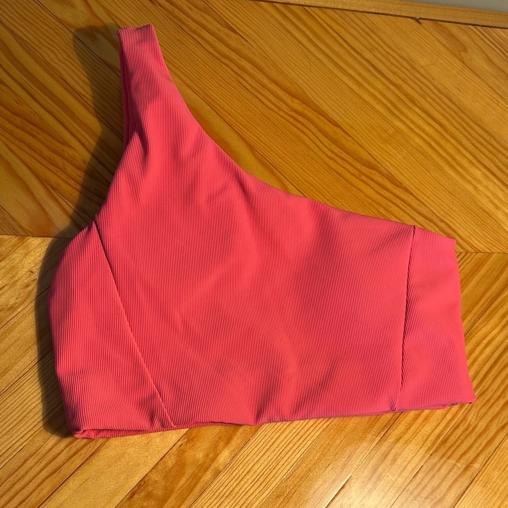 Wilo One-Shoulder Sports Bra